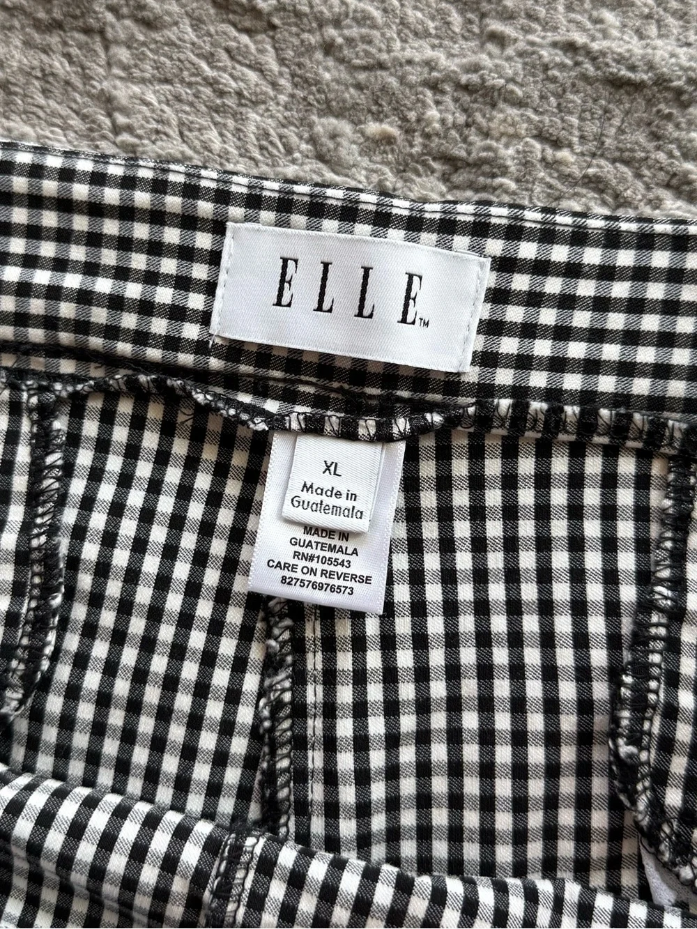 Elle black white